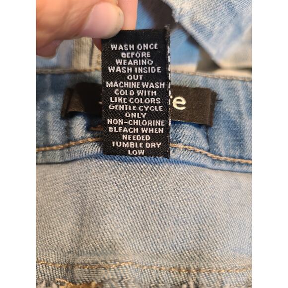 Refuge size 10 women's lightwash distressed cuffed shorts - Picture 4 of 7